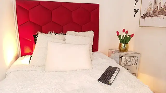 Alaia_Snow live sex cam