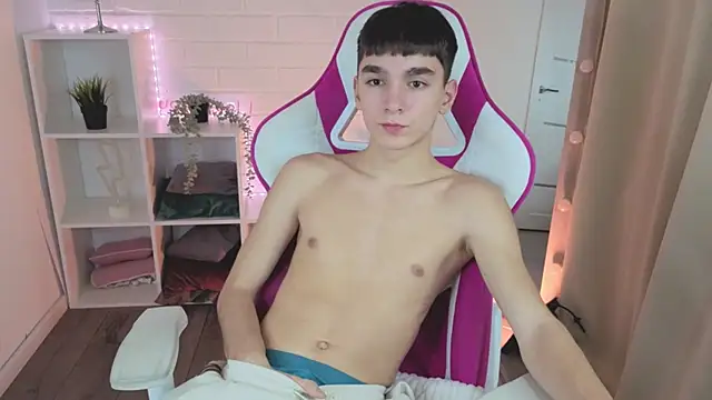 YamiTwink live sex cam