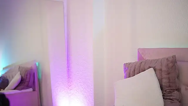 SelinaBella live sex cam