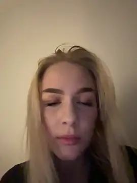 DaryaDoll live sex cam