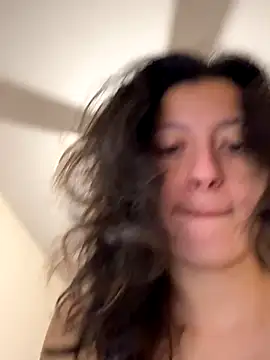 SaintNina live sex cam