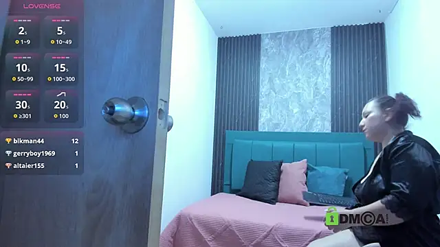 milf_lunablacke live sex cam