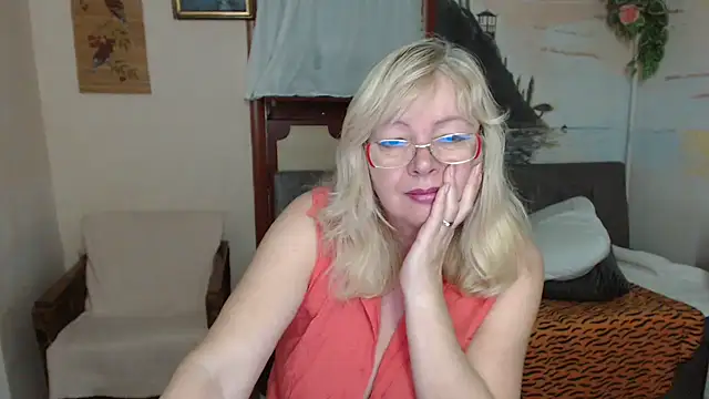 EvelynLoveShy live sex cam