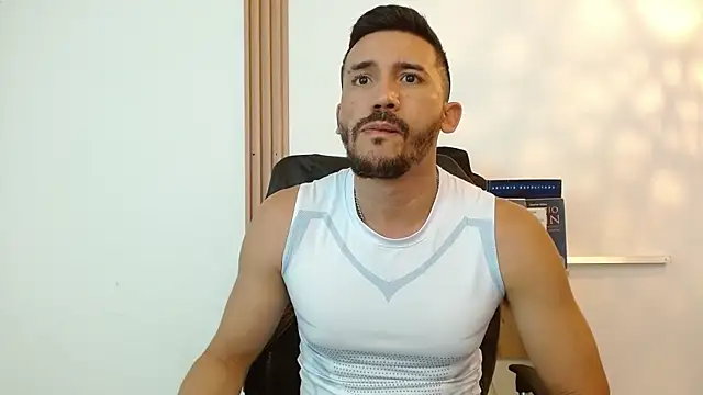 Reiko_85_ live sex cam