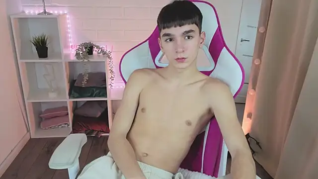 YamiTwink live sex cam