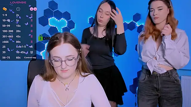 liana_kisses live sex cam