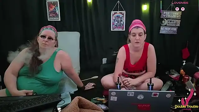 Bella_and_Marie live sex cam