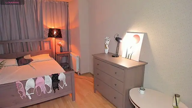 OdellaFrake live sex cam