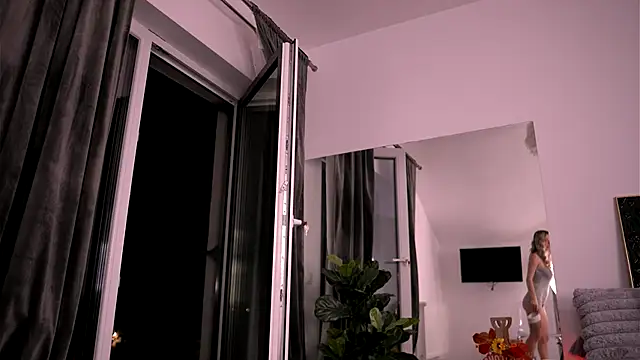 KylieJoyce live sex cam