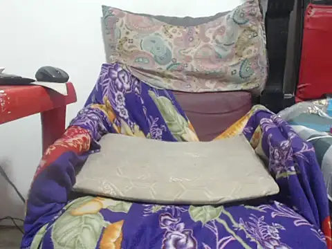 PONSE_LATINO live sex cam