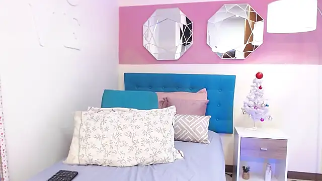 NicoletBlossom live sex cam