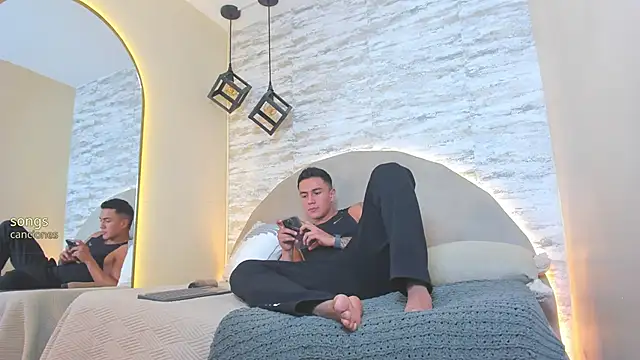 Aron_Bolt live sex cam