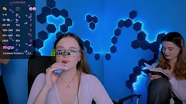 liana_kisses live sex cam