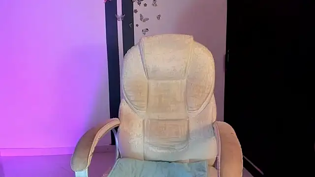 CandyLatinHott live sex cam