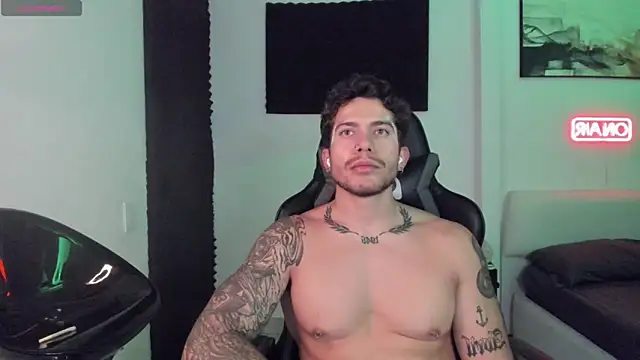 LucianSinclair live sex cam