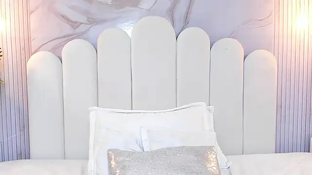 Briana_24 live sex cam