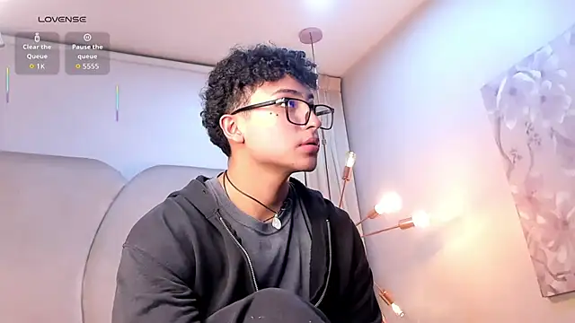 Valentin0_3 live sex cam