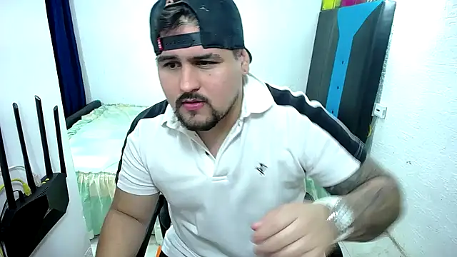 pitbullveryhot live sex cam