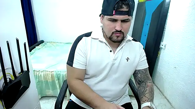 pitbullveryhot live sex cam