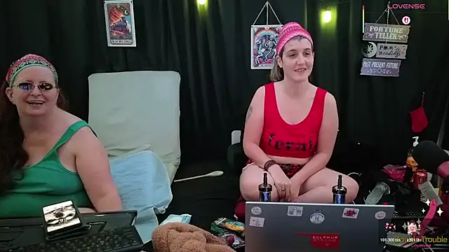 Bella_and_Marie live sex cam