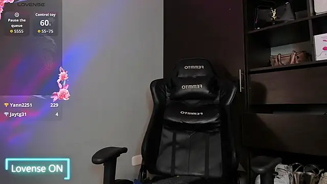 MeganDaviees live sex cam