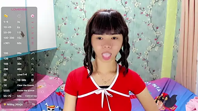 UrHotSexyShine live sex cam