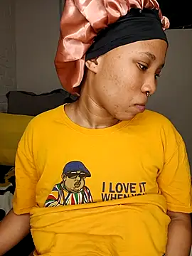 DrippinCaramelCutie live sex cam