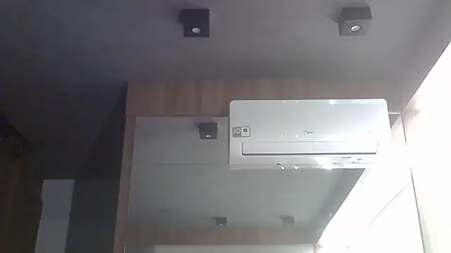 SkinnyKitten live sex cam