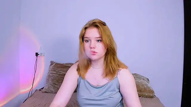 LaseyMoon live sex cam