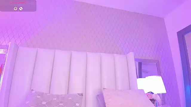 SophiaSmiiths_ live sex cam