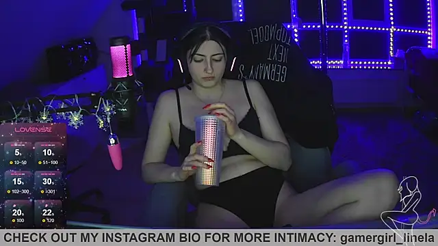 Gamergirl-Linela live sex cam