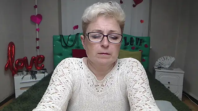 EmiliaGree live sex cam