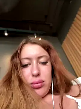 AndreaMood live sex cam