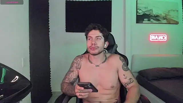 LucianSinclair live sex cam