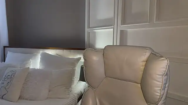 UrLillShy live sex cam