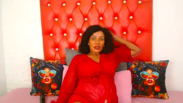 GaggingQueen32 live sex cam