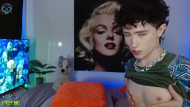 maxiy_001 live sex cam