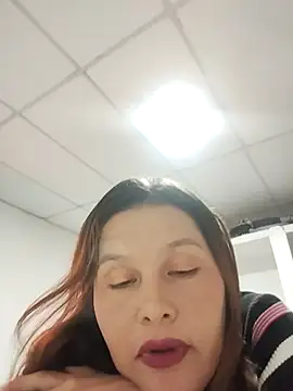 Paola-Lond live sex cam