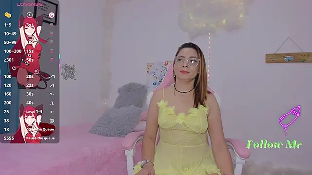 milfAaura live sex cam