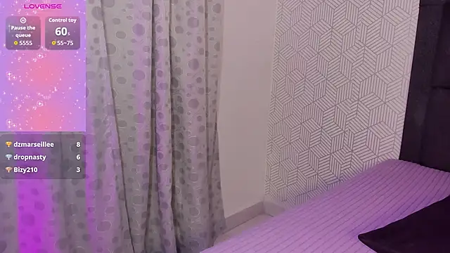 Selena_fox7 live sex cam