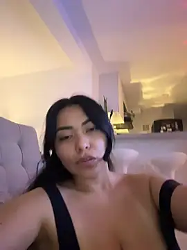 PetitLumiere live sex cam