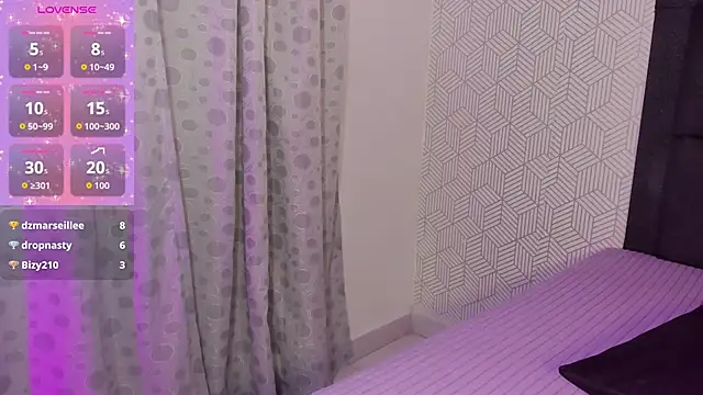 Selena_fox7 live sex cam