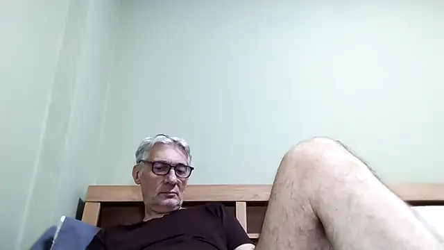 BIGUNCUTHARDCOCK live sex cam