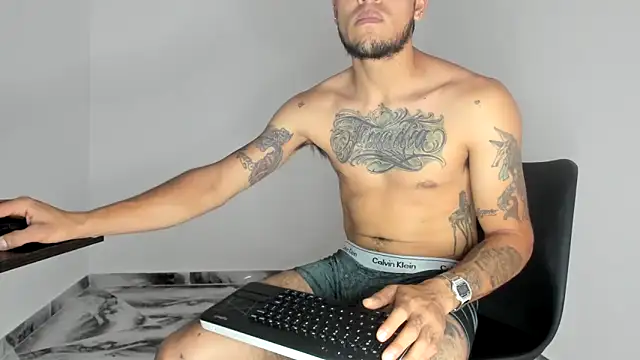 mikee_scooth live sex cam