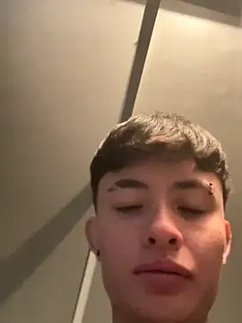 nico_18x live sex cam