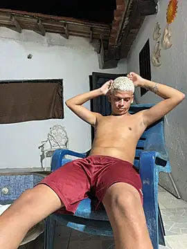 MrLeoLatino live sex cam