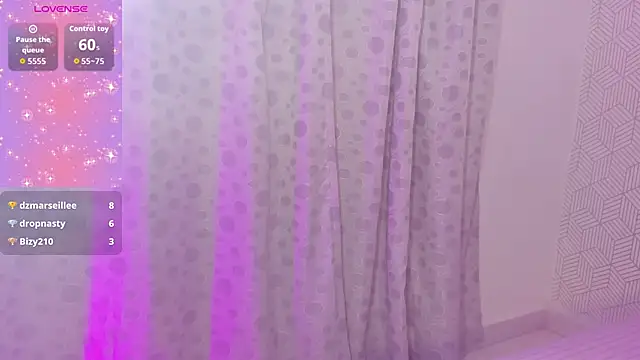 Selena_fox7 live sex cam