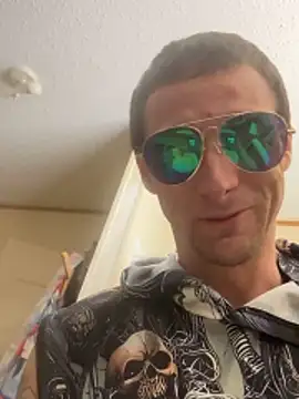 Stillhard8925 live sex cam