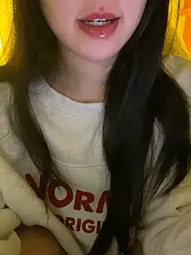 Uyennii02 live sex cam