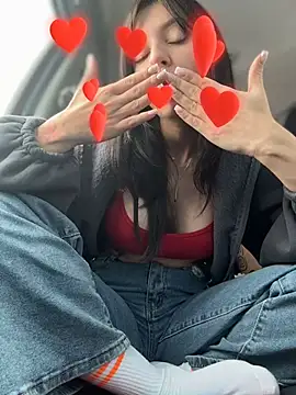 JulliaVegas live sex cam